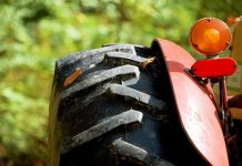 Trogodišnje dijete iz Banjaluke palo pod traktor i smrtno stradalo