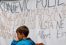 Informacija FTV-a o ispunjenim uslovima roditelja iz Konjević-Polja nije tačna, roditelji i dalje pred OHR-om