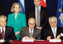 Luđačka košulja zaustavila rat, ali se mora skinuti