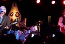 R.E.M. bez Michaela Stipea izveli “(Don't Go Back To) Rockville”