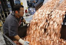 Samsung Appleu isplatio kaznu od milijardu dolara u kovanicama od 5 centi