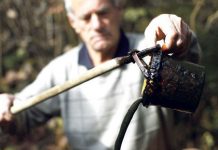 Hajrudin Bilalić pronašao izvor nafte u svom dvorištu