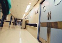 Dječak pao s prozora na šiljke od ograde