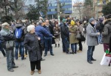 Automobilom pokušao proći kroz masu, povrijeđeno dvoje demonstranata