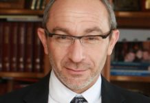 Ukrajina: Gradonačelnik Harkiva na ulici dobio metak u leđa, bore se za njegov život