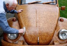 Miomir Bojić iz Čelinca sastavio Volkswagen Bubu od preko 50.000 komada hrasta