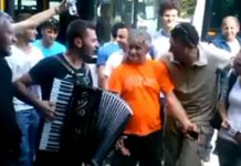 Nakon radne akcije izvadili harmoniku iz autobusa i zaigrali kolo