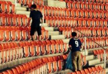 Nakon utakmice sa Obalom Slonovače navijači Japana pokupili smeće sa tribina