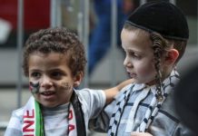 Palestinci, Jevreji i Amerikanci zajednički protestovali protiv napada Izraela na Gazu