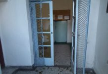 Muškarac palicom razbio stakla na vratima Medžlisa IZ Banja Luka