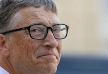 Gates: Povratak normalnom životu do kraja 2022. godine