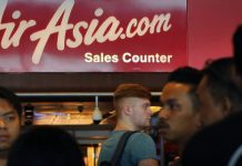 Potraga za avionom AirAsia zbog mraka se nastavlja u ponedjeljak