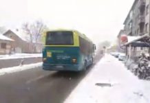 Promrzli radnici iz Orašja vraćeni sa granice i stigli u Tuzlu