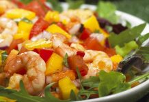 NAUČNA OTKRIĆA: Kasna večera remeti san, posebno kod žena