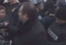 KOSOVO: Policija vodenim topovima rastjeruje demonstrante, priveden i gradonačelnik Prištine (VIDEO)