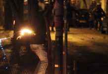 Demonstranti se sukobili s policijom, palili vozila i razbijali izloge u Atini