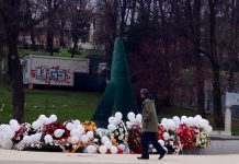 Grad Sarajevo obilježilo rođendan, dužnosnici s gostima položili cvijeće na spomen- obilježja