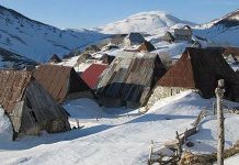 Kuće u Lukomiru od sutra se otključavaju, višemetarski nanosi snijega probijeni