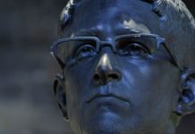 Bista Edwarda Snowdena izložena u galeriji u New Yorku