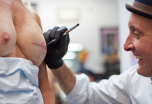 Nakon operacije raka dojke, tetovažom ženama vratio bradavice