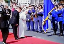 Papin naklon zastavi države BiH izazvao buru oduševljenja građana