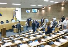 Delegati usvojili novi Zakon o radu! Demonstranti se razilaze, novi protesti sutra