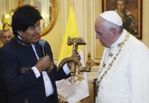 Papa se šokirao poklonom bolivijskog predsjednika