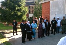 Brojne delegacije i hiljade građana stižu u Potočare