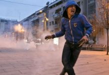 TIRANA: Kamenovan autobus sa fudbalerima Srbije