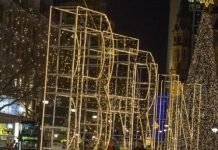 Pariz vatrometom i svjetlosnim spektaklom ukoračio u 2016