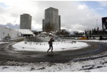 Snijeg u Istanbulu izazvao saobraćajni kolaps