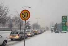 Snijeg donio nove nevolje: Saobraćajni kolaps u Sarajevu
