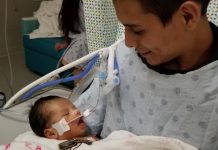 Srceparajuće fotografije: Suprug žene koja je brutalno ubijena drži njihovu novorođenu bebu