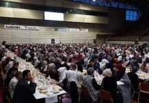 Prelijepa slika iz Tuzle: Na velikom iftaru oko 2.000 vjernika