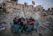 Iftar na ruševinama zgrada