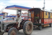 Francuz traktorom putuje do Indije