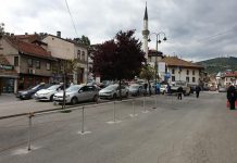 Postavlja se ograda na Baščaršiji na kombi stajalištu