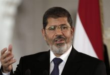 U malom krugu porodice sahranjen Mohammed Mursi