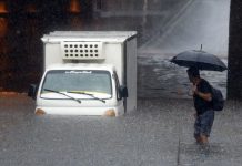 NEVRIJEME U ISTANBULU: Ulicama tekli potoci, poplavljeni objekti na Kapaličaršiji