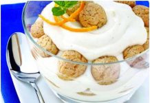 Desert od bijele čokolade s kolačićima od badema