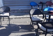 Mostar: Kamen sa zgrade se sručio na sto u kafiću, učenici iz škole pušteni kućama