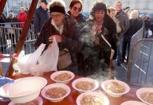 Zagreb: Podijeljeno 10.000 porcija besplatnog bakalara