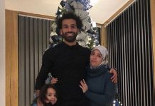 Salah sinoć objavio porodičnu fotografiju ispred jelke, uslijedili brojni komenari