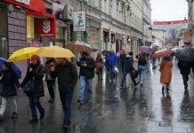 Zimski ugođaj na čekanju: Ništa od sankanja, snijeg tek u 2020. godini