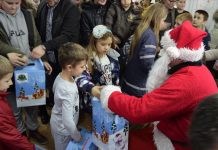 Srebrenica: U Potočarima djeci podijeljeno 400 novogodišnjih paketića