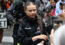 Otac Grete Thunberg: Ona je sretna, ali sam zabrinut zbog mržnje