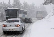 BIHAMK: Snijeg otežava saobraćaj na Romaniji: Vozila se kreću usporeno, problem kamioni na cesti