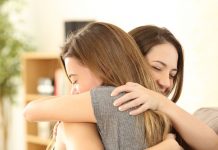 10 stvari koje razumiju samo osobe koje imaju stariju sestru