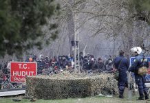 Rastu tenzije na grčko-turskoj granici, suzavcem i vodenim topovima zaustavljaju migrante