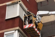 Samo u BiH: Bosanac zaprosio djevojku na dizalici s tamburašima